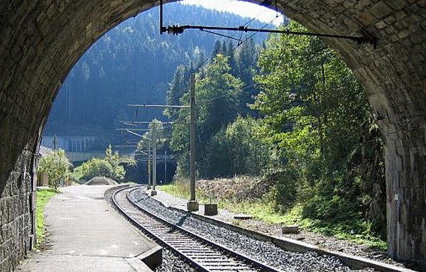 Citec-etude-opportunite-reconversion-tunnel-ferroviaire-voie-verte-velo-neuchatel Tunnel de la ligne ferroviaire entre Neuchâtel et La Chaux-de-Fonds. Crédits : CFF