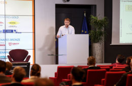 Philippe Gasser, expert Citec, présente les enjeux du tramway rapide, au Mobilux 2023. Crédit : Studio Sophie Margue