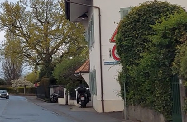 Citec_securite-routiere-inspection-RSI-Collex-Bossy Esempio di segnaletica verticale non conforme. Crediti: Citec