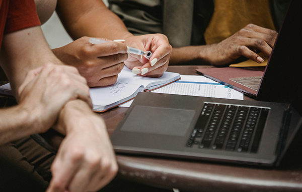 citec-tutorat-modelisation-entpe Travail de groupe. Crédits : Pexel - William Fortunato