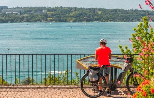 Vélo au bord du lac Léman à Genève