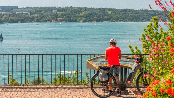 Citec-accompagnement-mise-en-oeuvre-loi-cyclable-réseau-loisirs-canton-Genève Vélo au bord du lac Léman à Genève